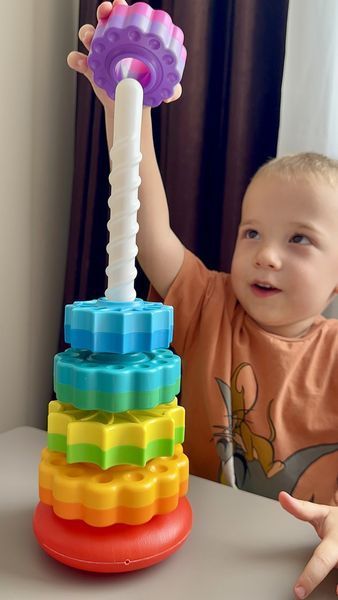 Розвиваючий дитячий сортер-пірамідка &ldquo;Веселий Гіроскутер&rdquo; із зубчастими дисками 128 фото
