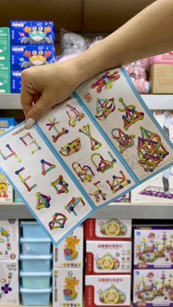 Магнітний дитячий конструктор палички та кульки, 84 деталі в зручному боксі 125 фото
